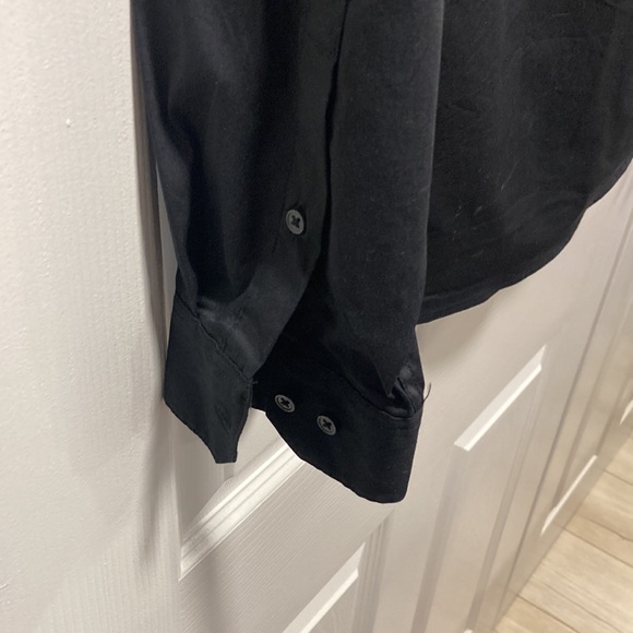 H&M Slim Fit Black Long Sleeve Button Up Shirt - Picture 5 of 5
